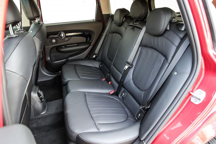 Интерьер Mini Cooper SD Clubman (F54) 2019 года  (WW) (фото 13 из 42)